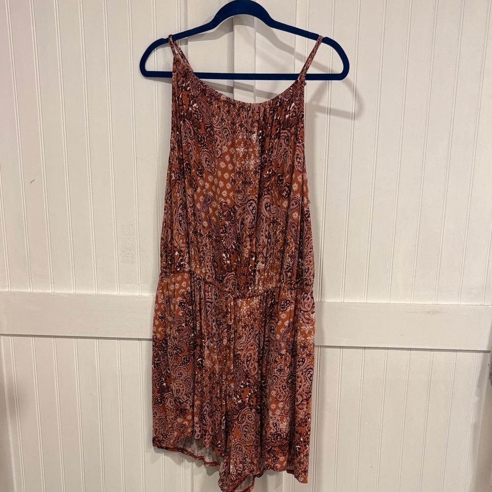 Maurices 24/7  Paisley Print Women's romper- Rust and White/black size XL